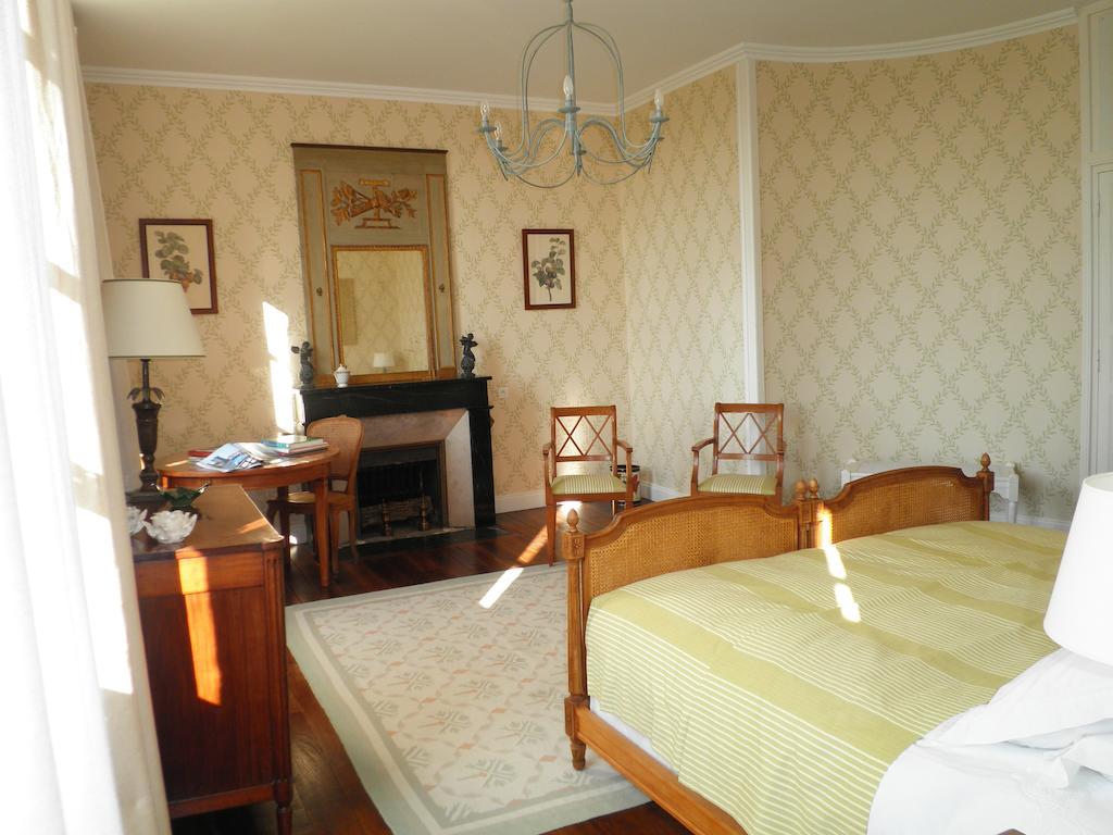 Chateau De La Marronniere Bed & Breakfast Aizenay Room photo